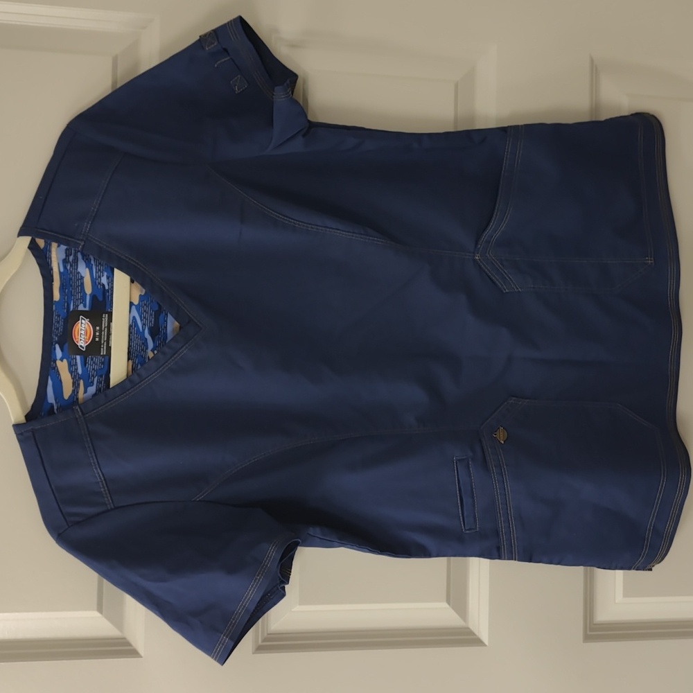 Women's Dickies nurse navy scrub top only size med w/front pockets and extra